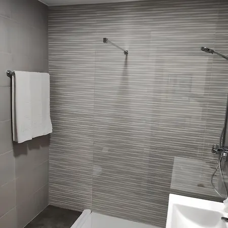 Hotel Compostela 2*