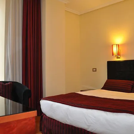 Hotel Compostela 2*